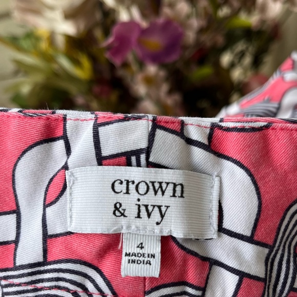 •Crown & Ivy• Patterned Scalloped Hem Shorts -Size 4 - Picture 2 of 10